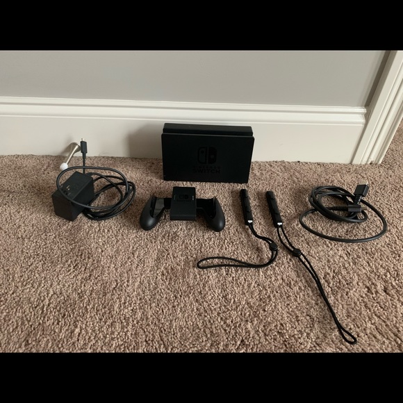 Nintendo Switch - Picture 3 of 3